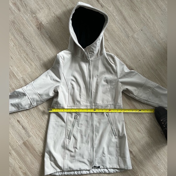 Tattoo Spring/Fall jacket, water proof and lined - Picture 5 of 5